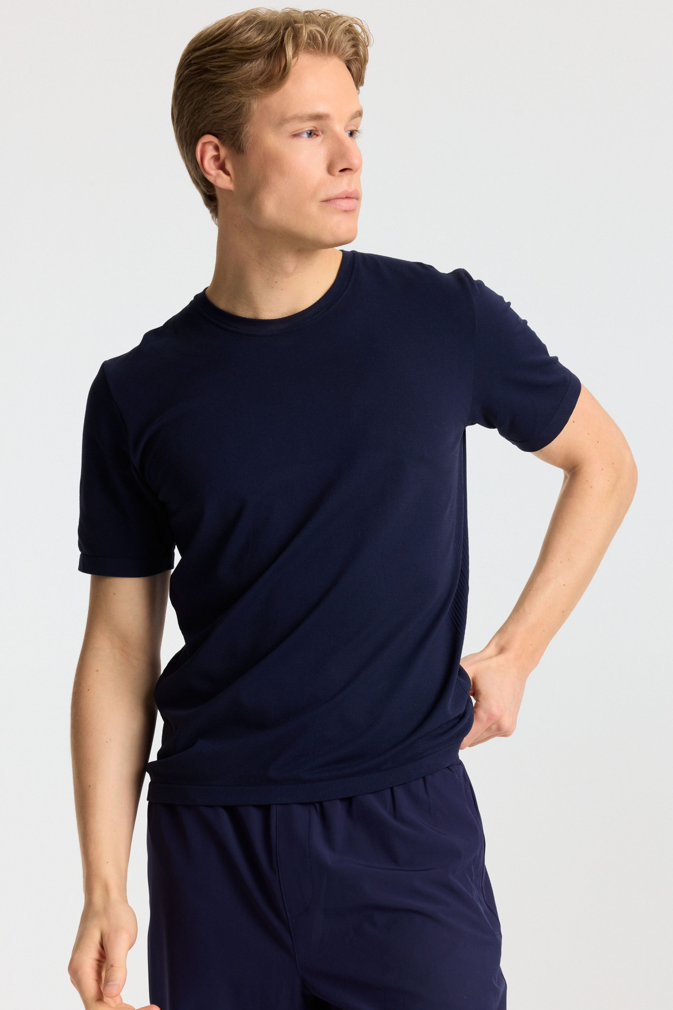 M. Seamlite® Tee - Navy